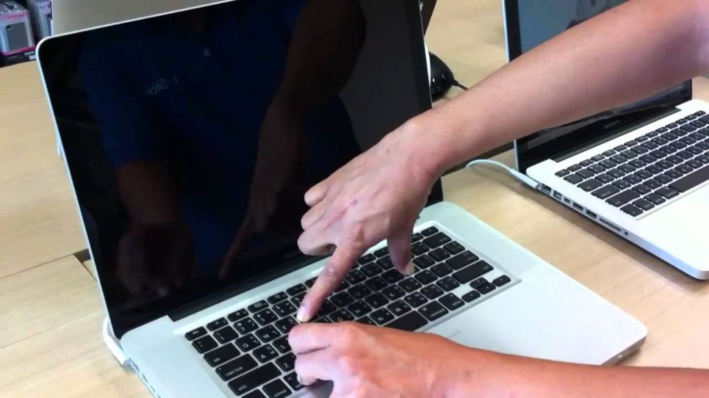 how to turn on macbook pro when screen is black
